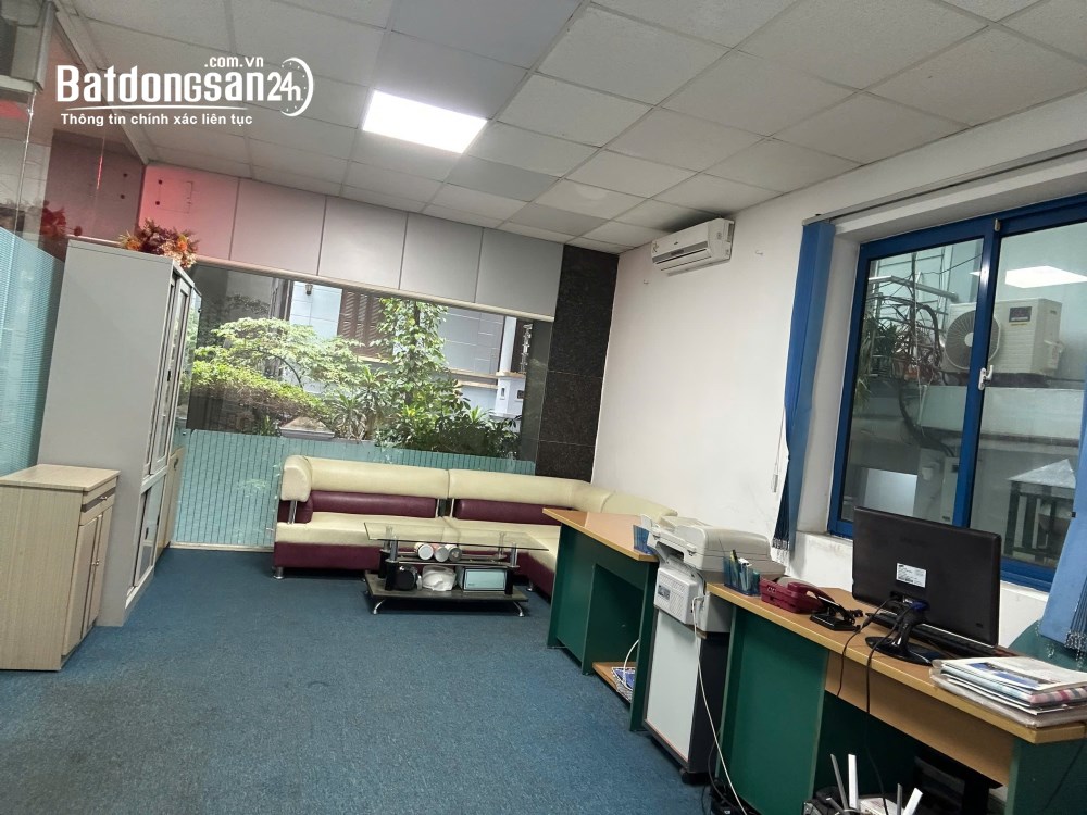 Cho thuê văn phòng 22m², gần ngã tư Chùa Bộc – Thái Hà, 9 triệu/tháng.