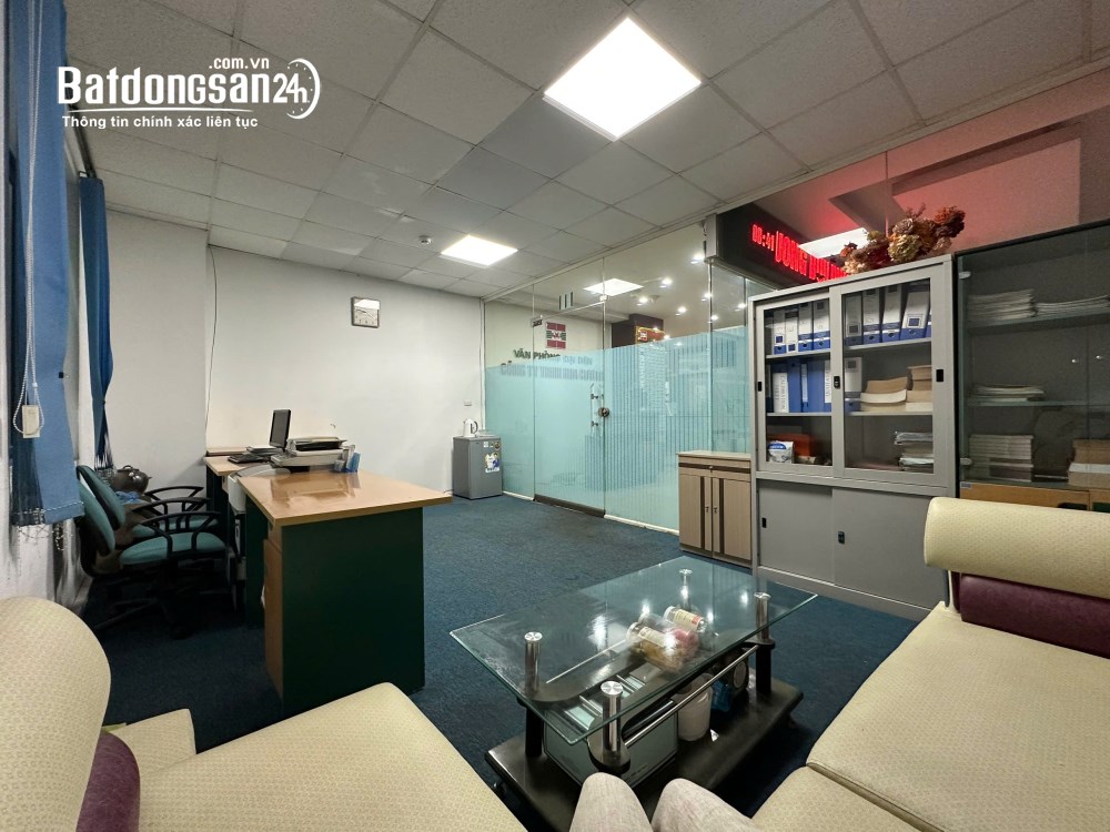 Cho thuê văn phòng 22m², gần ngã tư Chùa Bộc – Thái Hà, 9 triệu/tháng.