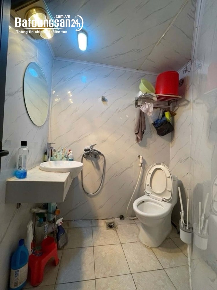 Nhà 5 tầng 28m², P. Bạch Mai, Hà Nội, sổ đỏ chính chủ, cách ô tô tránh 5m, giá hơn 7 tỷ.