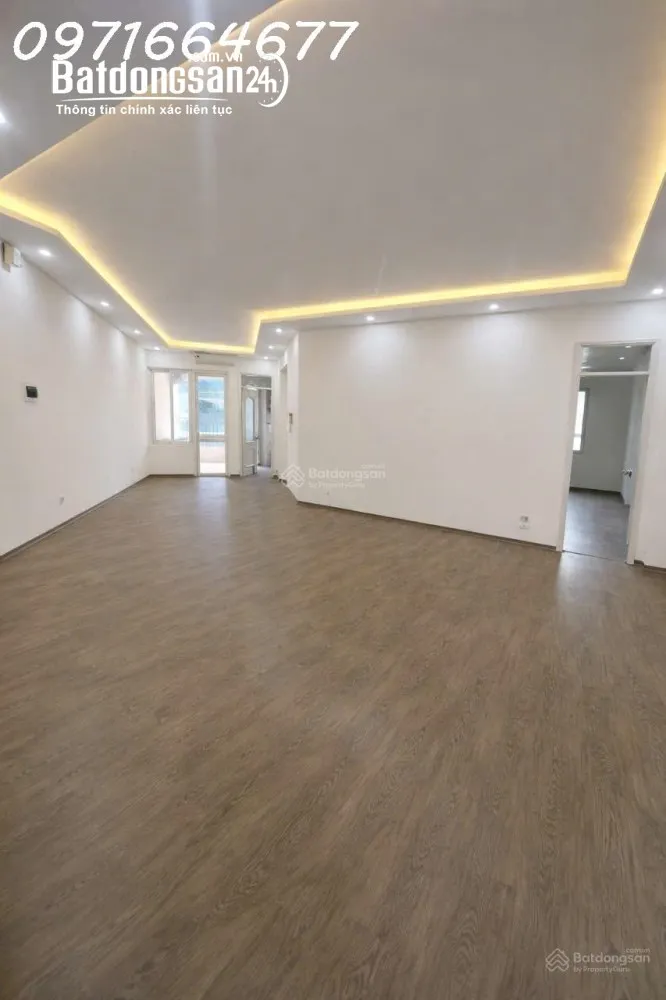 Bán gấp căn hộ chung cư Trung Hòa - Nhân Chính, 151m², 3 phòng ngủ, căn góc, giá 10 tỷ.