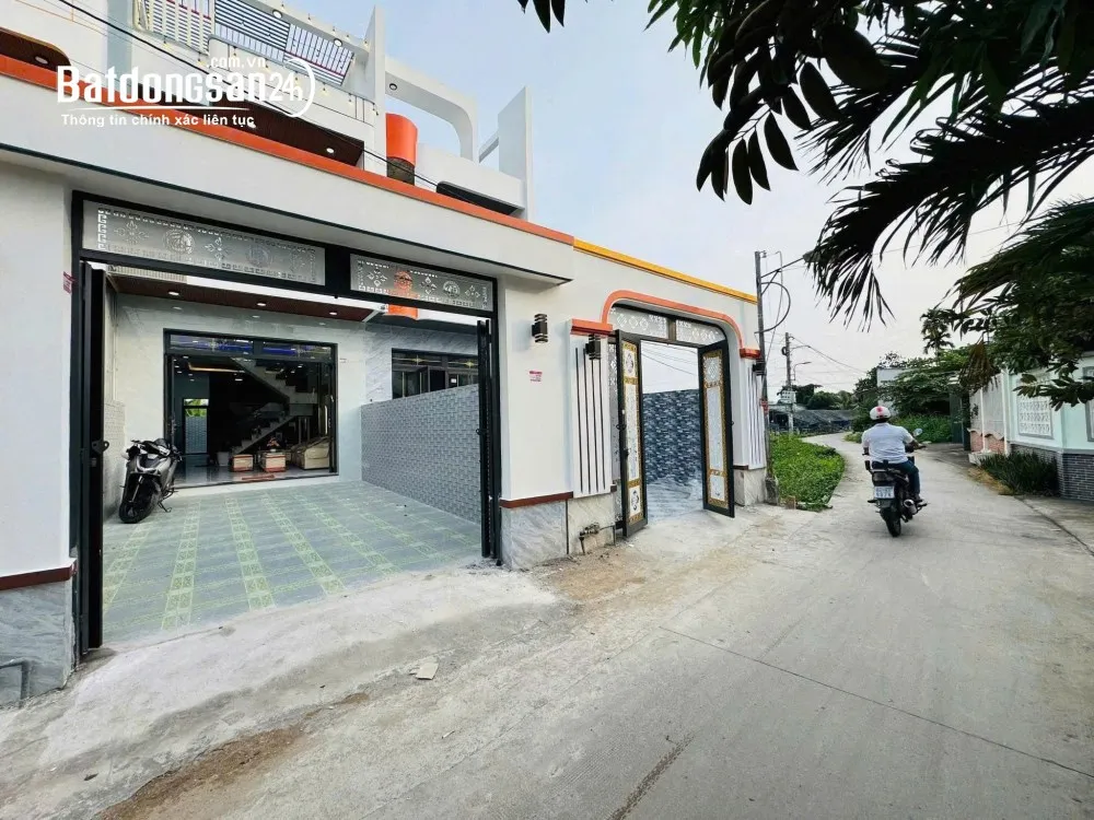 Bán gấp nhà Đường Hồ Văn Cống, Thủ Dầu Một, 120m², giá tốt, nhà 1 trệt 1 lầu, thiết kế hiện đại.