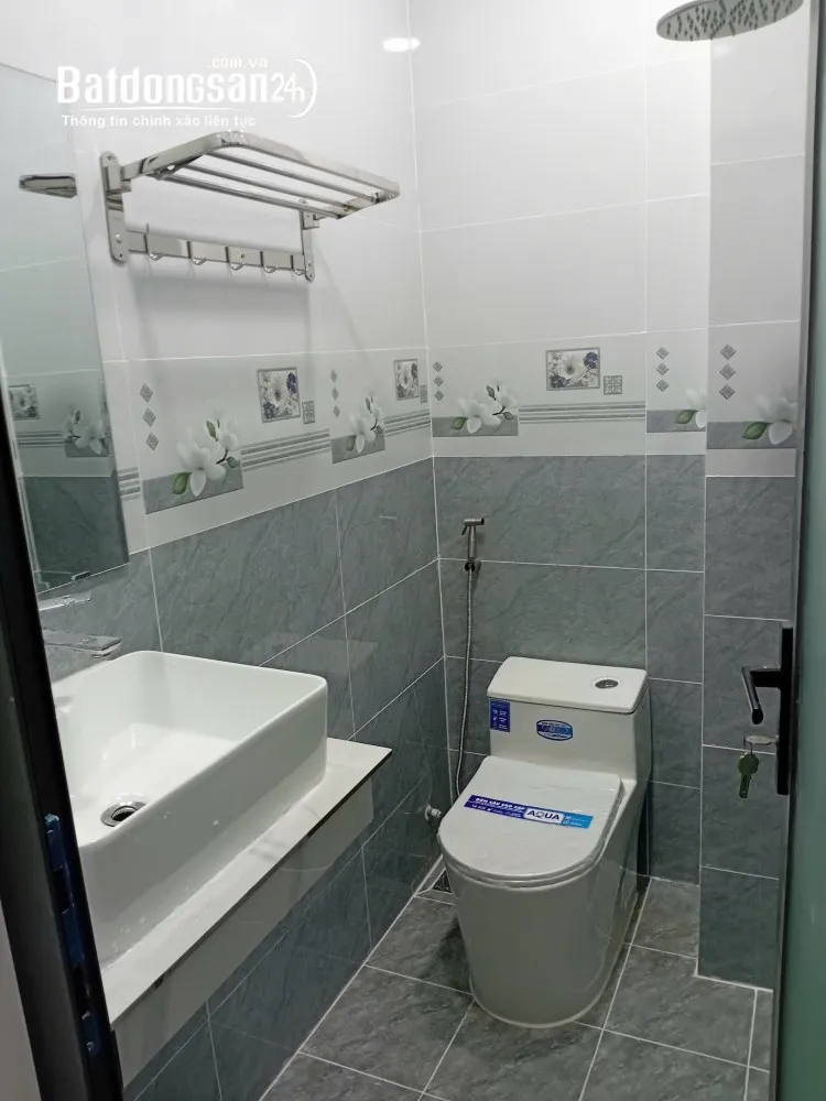 Bán gấp nhà Đường Hồ Văn Cống, Thủ Dầu Một, 120m², giá tốt, nhà 1 trệt 1 lầu, thiết kế hiện đại.