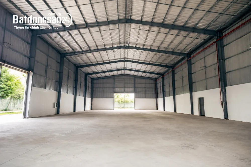 Kho xưởng Hoà Châu, Đà Nẵng, 700m2, đường xe tải, giá thuê 30 tr/th, phù hợp sản xuất và lưu trữ.