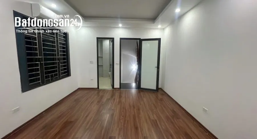 Nhà Đại Mỗ 4,5 tầng, sổ sẵn, gần ô tô 50m, diện tích 30m², giá 6,8 tỷ.