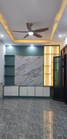 Nhà Đại Mỗ 4,5 tầng, sổ sẵn, gần ô tô 50m, diện tích 30m², giá 6,8 tỷ.