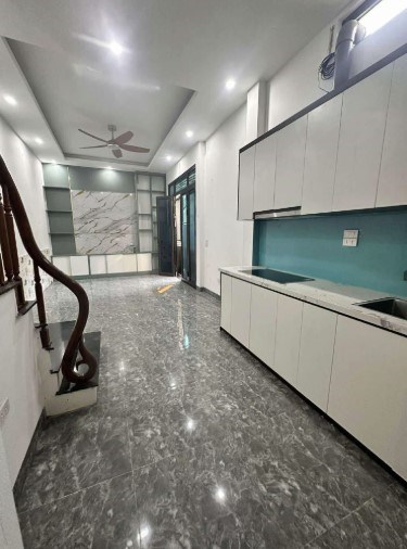 Nhà Đại Mỗ 4,5 tầng, sổ sẵn, gần ô tô 50m, diện tích 30m², giá 6,8 tỷ.