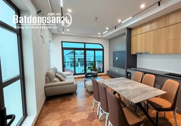 Nhà Long Biên 6 tầng thang máy, ô tô vào nhà, full nội thất, 45m², giá 9,8 tỷ.