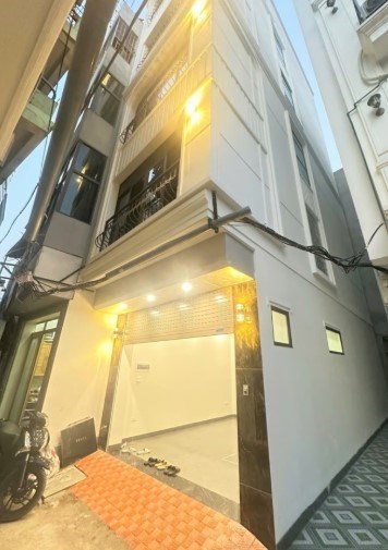 Nhà Long Biên 6 tầng thang máy, ô tô vào nhà, full nội thất, 45m², giá 9,8 tỷ.