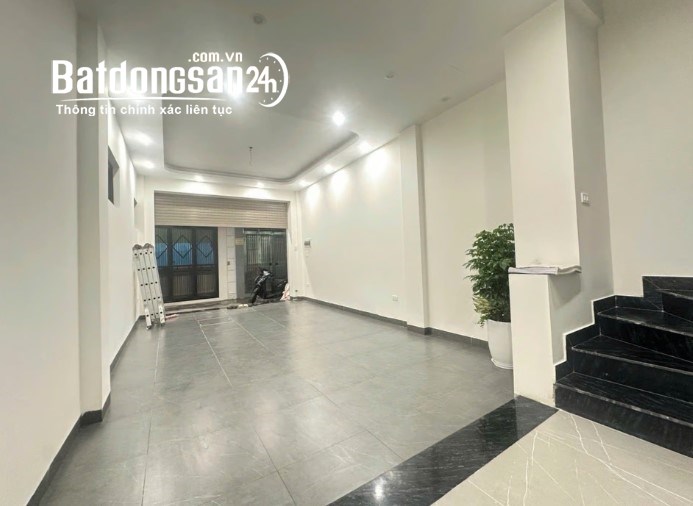 Nhà Long Biên 6 tầng thang máy, ô tô vào nhà, full nội thất, 45m², giá 9,8 tỷ.