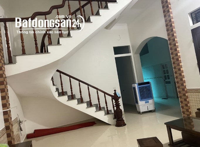 Nhà Chương Mỹ 200m² mặt tiền 9,56m, 3 tầng, tiềm năng đầu tư, giá 5 tỷ.