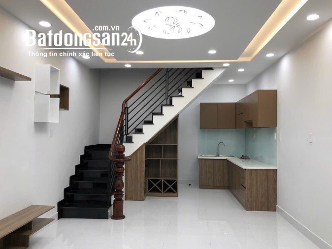 Bán nhà góc 2 mặt tiền, HXH, quận 7, DT 40m², 1 lầu, sổ hồng, hoàn công, giá 7,2 tỷ.