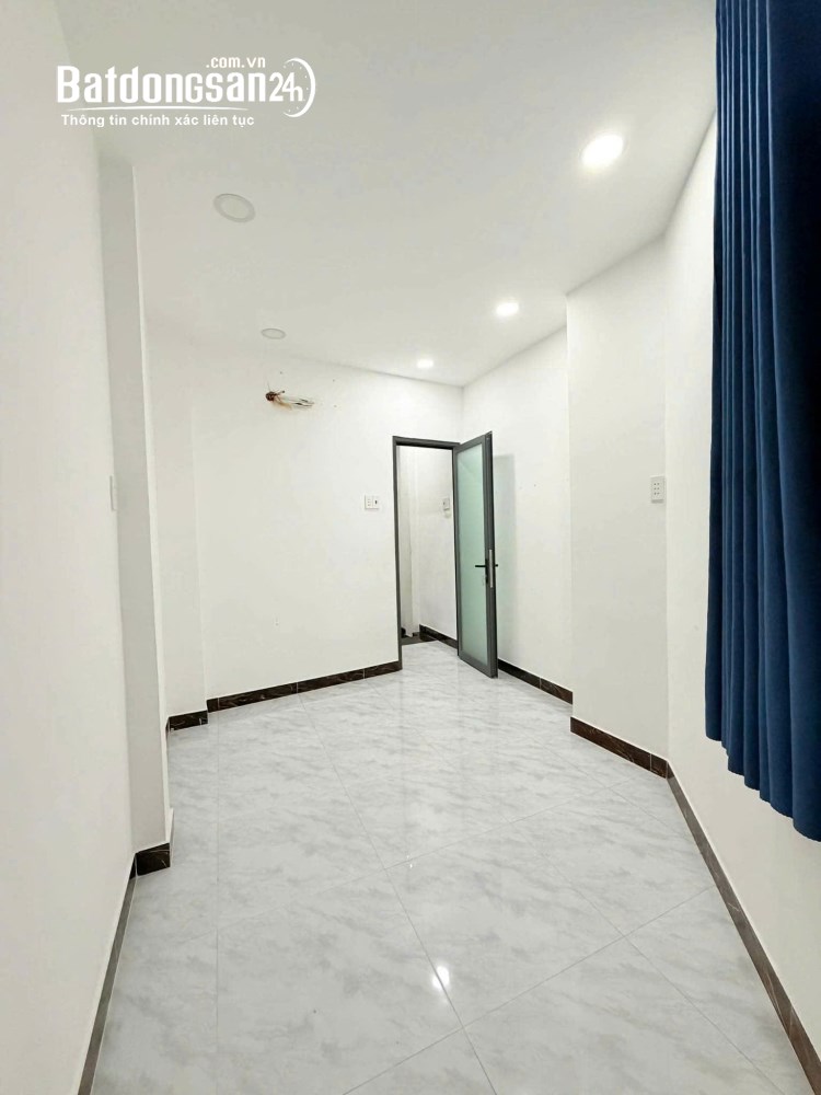 Bán nhà quận 11, hẻm xe hơi thông Ông Ích Khiêm, 23m2, 2 tầng, hoàn công, sổ đẹp, giá 3 tỷ.