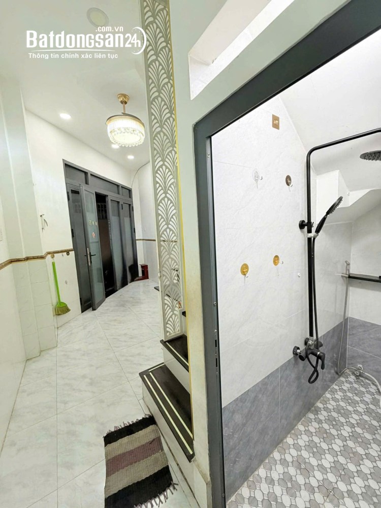 Bán nhà quận 11, hẻm xe hơi thông Ông Ích Khiêm, 23m2, 2 tầng, hoàn công, sổ đẹp, giá 3 tỷ.