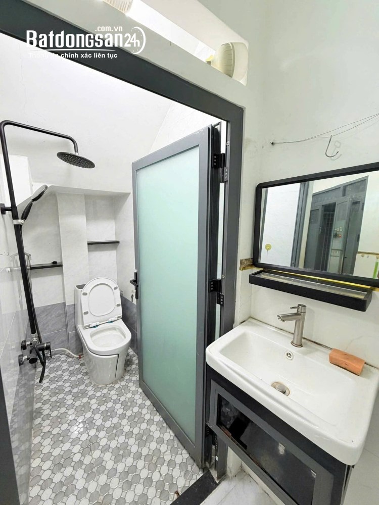 Bán nhà quận 11, hẻm xe hơi thông Ông Ích Khiêm, 23m2, 2 tầng, hoàn công, sổ đẹp, giá 3 tỷ.