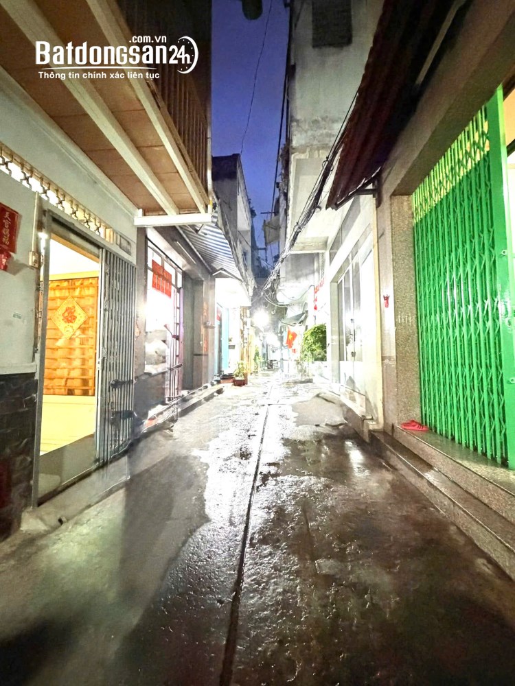 Bán nhà quận 11, hẻm xe hơi thông Ông Ích Khiêm, 23m2, 2 tầng, hoàn công, sổ đẹp, giá 3 tỷ.