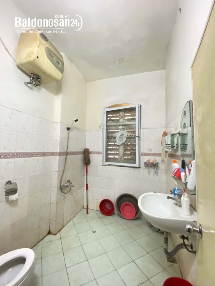 Nhà ngõ ô tô Pháo Đài Láng, 5 tầng, 46m2, sổ đỏ chính chủ, giá hơn 12 tỷ.