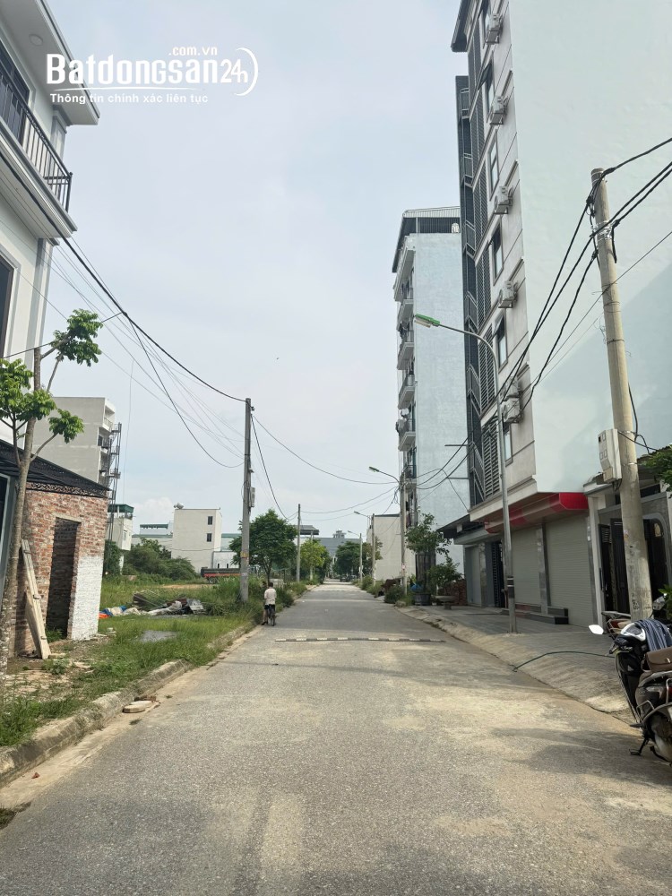 Đất Tái định cư Phú Cát, Hà Nội, DT 200m2, giá 70 triệu/m2, mặt tiền 8m, hạ tầng hoàn thiện.