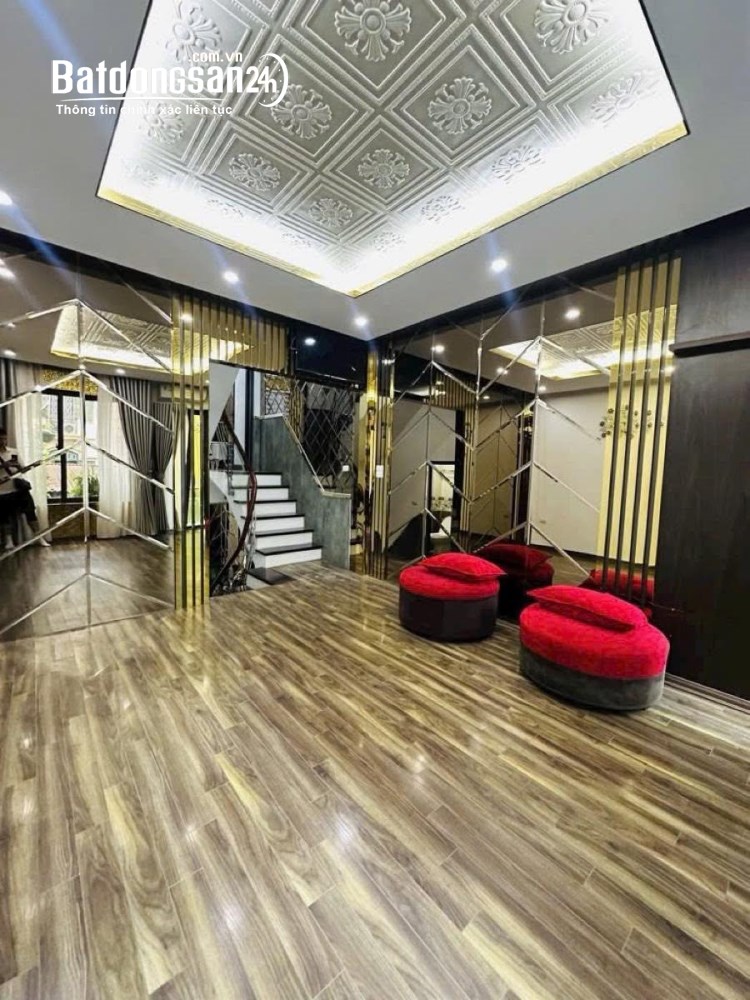 Nhà 6 tầng, 45m2, mặt tiền 4.2m phố Nguyễn Chí Thanh, Đống Đa, ô tô đỗ cửa, giá 20.2 tỷ