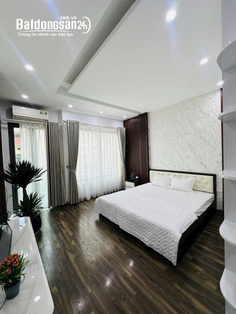 Nhà 6 tầng, 45m2, mặt tiền 4.2m phố Nguyễn Chí Thanh, Đống Đa, ô tô đỗ cửa, giá 20.2 tỷ