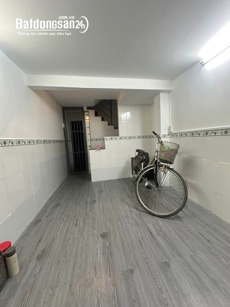 Nhà 4 tầng Phường Chợ Lớn, TP Hồ Chí Minh, 2PN, vị trí VIP cách Trần Hưng Đạo 20m, giá 6 tỷ.