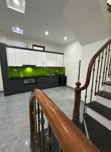 Cho thuê nhà 5 tầng tại ngõ 95 Phạm Văn Đồng, 44m2, 7 phòng ngủ, giá 16 triệu/tháng.