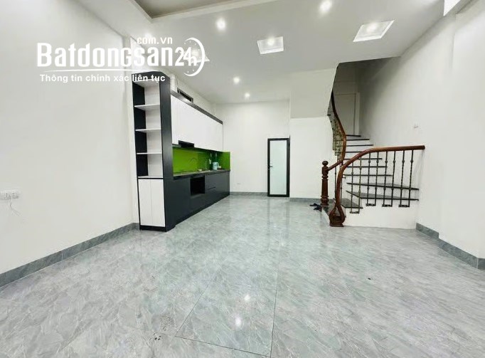 Cho thuê nhà 5 tầng tại ngõ 95 Phạm Văn Đồng, 44m2, 7 phòng ngủ, giá 16 triệu/tháng.