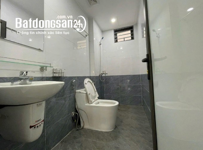 Cho thuê nhà 5 tầng tại ngõ 95 Phạm Văn Đồng, 44m2, 7 phòng ngủ, giá 16 triệu/tháng.