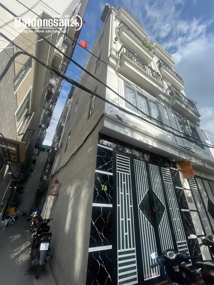 Bán nhà 5 tầng Việt Hưng, lô góc 2 mặt thoáng, cách ô tô đỗ 30m, vào ở ngay.