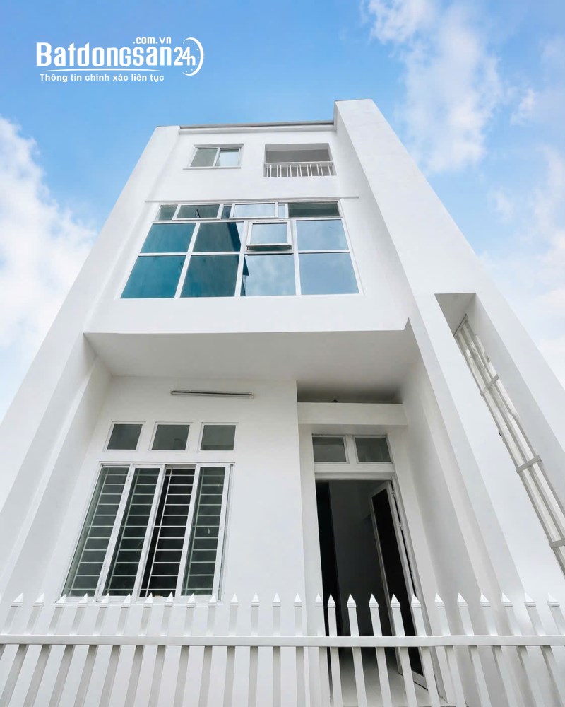 Nhà Võ Chí Công, Cầu Giấy 3 tầng, 52m², 2 mặt tiền thoáng sáng, 9,9 tỷ.