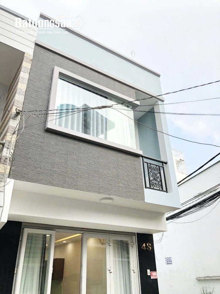 Quận 7, nhà 2 phòng ngủ, hẻm ô tô, sổ hồng hoàn công, giá 7.2 tỷ.