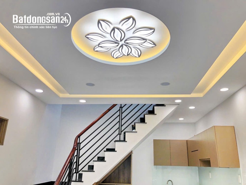 Quận 7, nhà 2 phòng ngủ, hẻm ô tô, sổ hồng hoàn công, giá 7.2 tỷ.