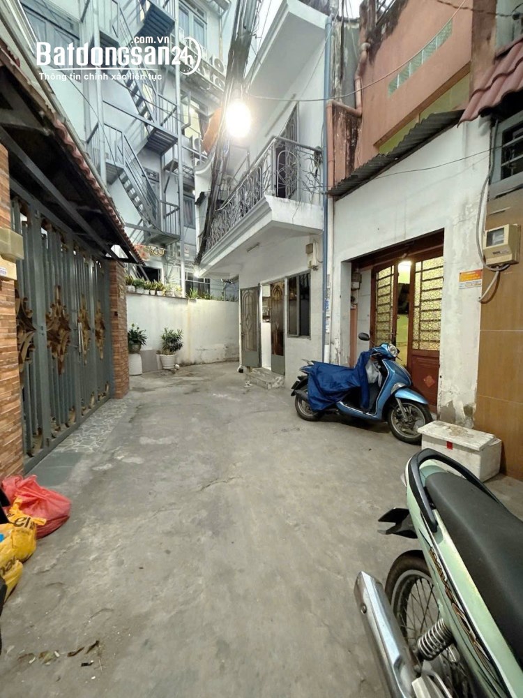 Bán nhà Đ. Nguyễn Thượng Hiền, Bình Thạnh, sổ hồng, 3 tầng, 15m², giá 2,65 tỷ.