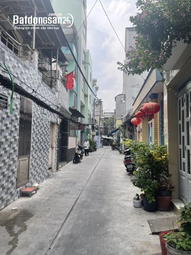 Nhà hẻm xe hơi, Đ. Cách Mạng Tháng Tám, 4 tầng, 3x16m, 6,6 tỷ.