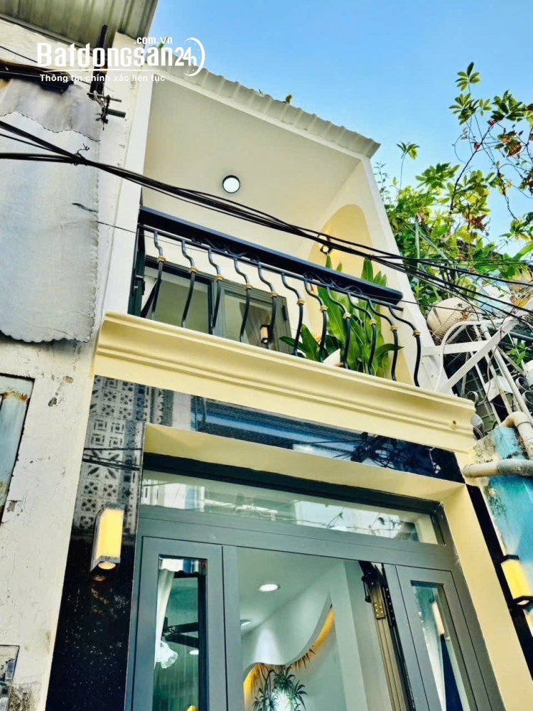 Nhà 3 tầng Hạnh Thông, Gò Vấp, 2PN, ban công sân thượng, giá 2.8 tỷ.