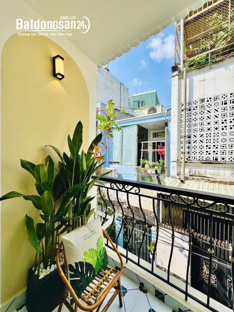 Nhà 3 tầng Hạnh Thông, Gò Vấp, 2PN, ban công sân thượng, giá 2.8 tỷ.