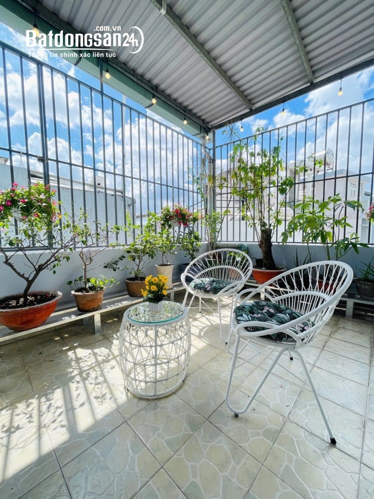 Nhà Phan Văn Trị, Bình Thạnh, nở hậu 4,5m, 4 tầng, gần Bệnh viện Gia Định, giá 5,45 tỷ.