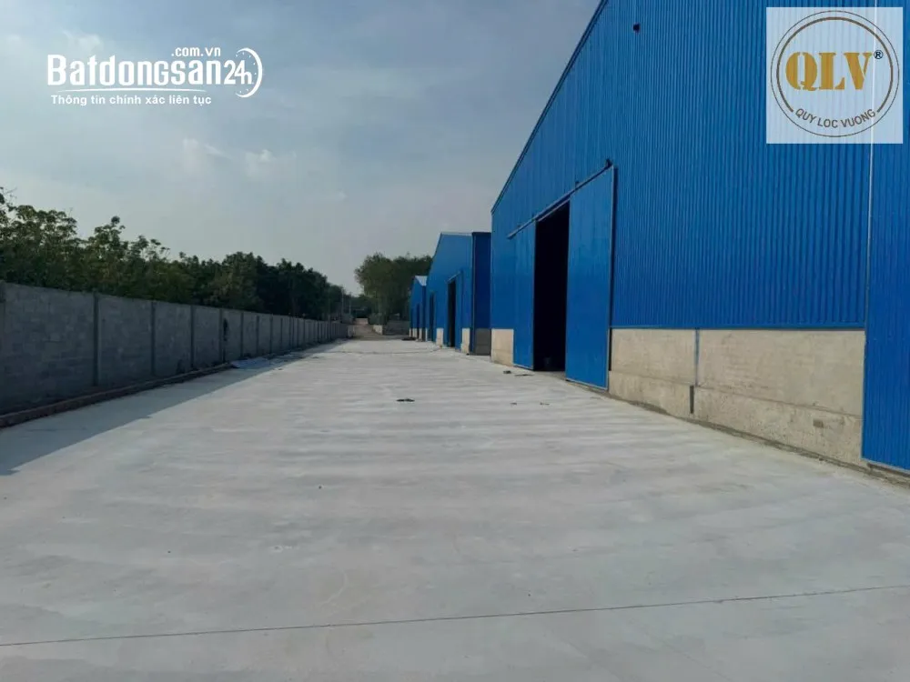 Bình Dương, nhà xưởng 10.720m², khuôn viên 19.263m², xe container thuận tiện.