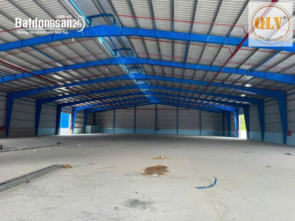 Bình Dương, nhà xưởng 10.720m², khuôn viên 19.263m², xe container thuận tiện.