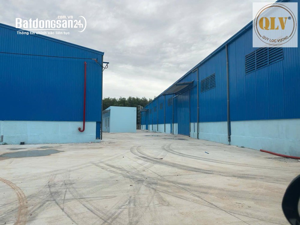Bình Dương, nhà xưởng 10.720m², khuôn viên 19.263m², xe container thuận tiện.