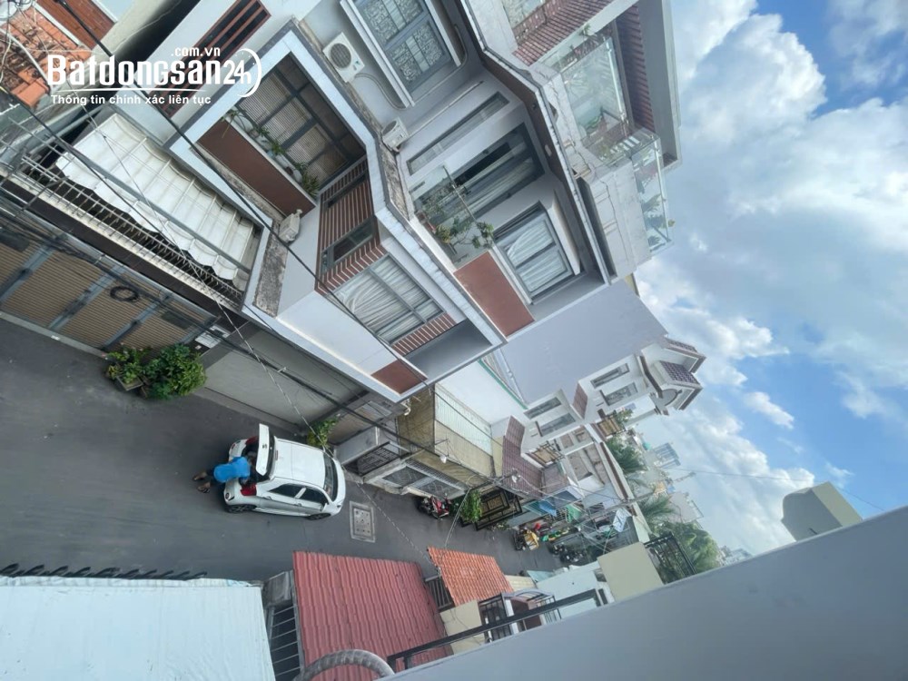 Nhà phố Tân Quy, Quận 7, diện tích rộng, hẻm xe hơi, giá tốt 11,9 tỷ.