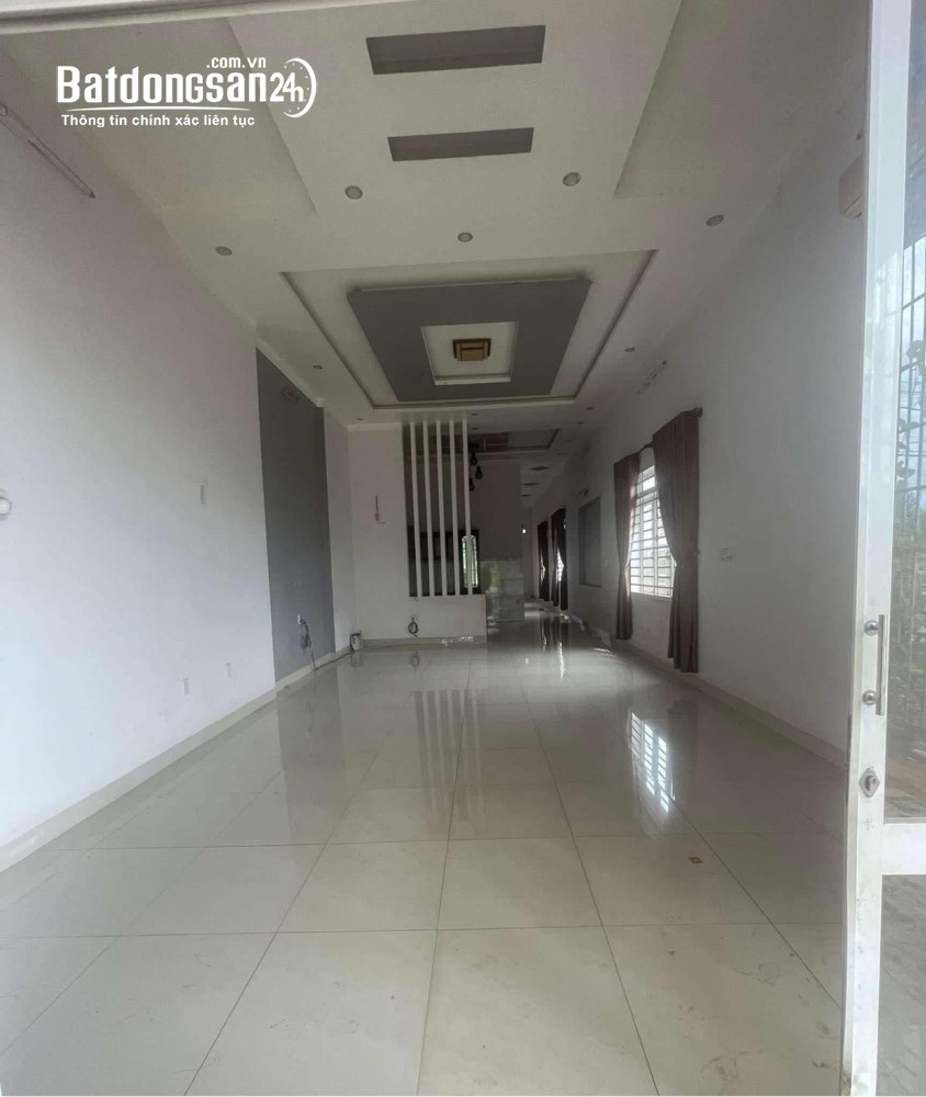 Mặt tiền đường 36m gần GO!, nhà 2PN, 240m², giá 8 tỷ, Phường Buôn Ma Thuột, Đắk Lắk.