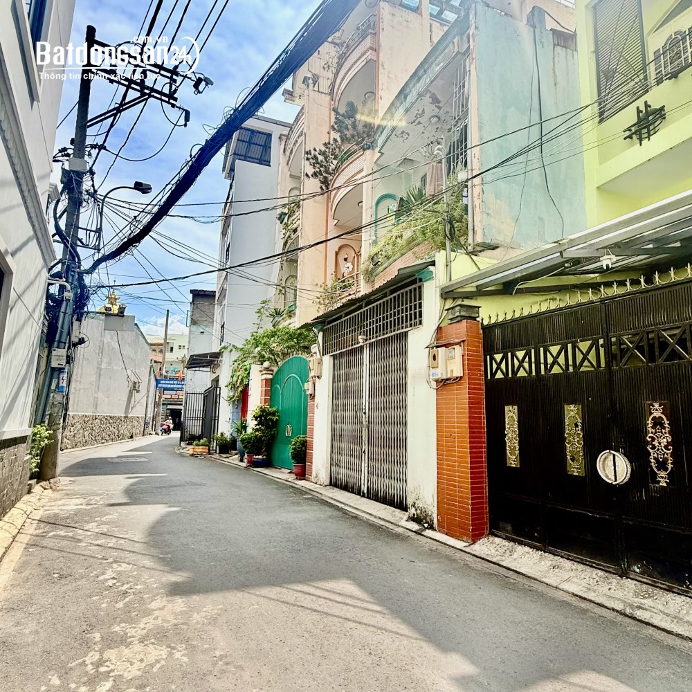 Nhà lô góc 52m2 Lý Thường Kiệt, P. Tân Hòa, TP. HCM, hẻm xe hơi thông, sổ hồng, giá 5.9 tỷ.
