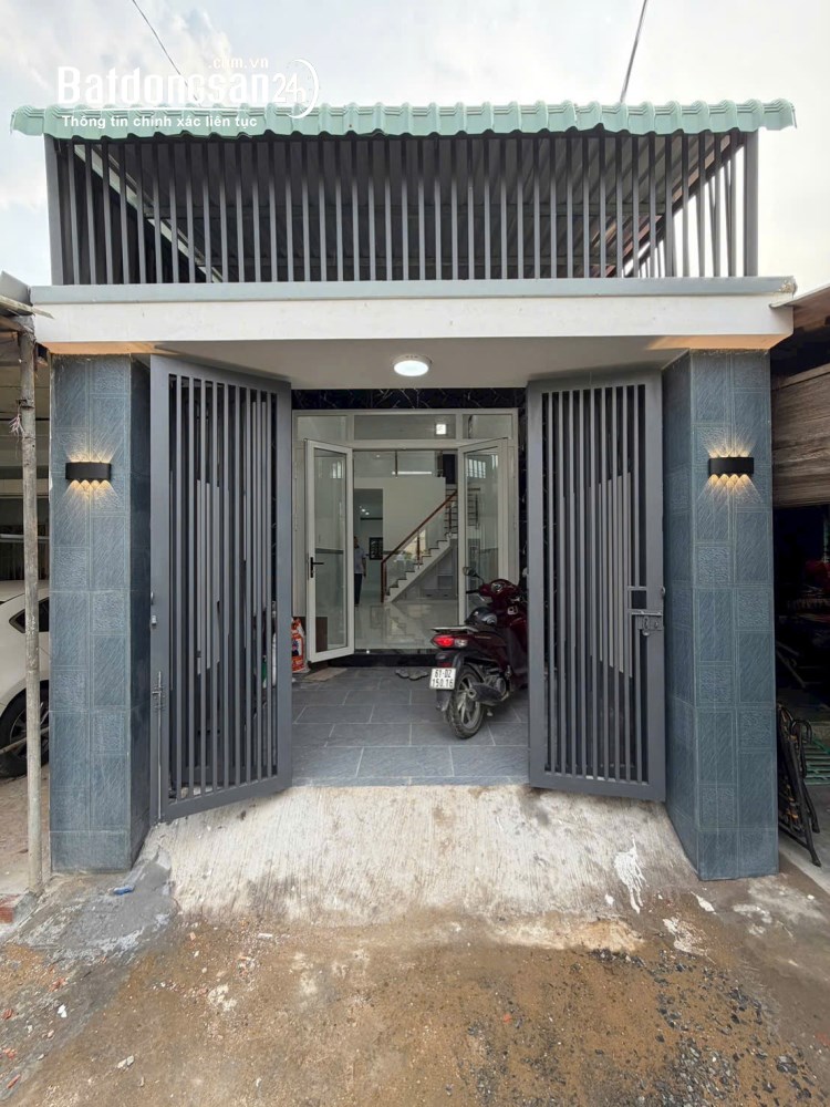 Bán nhà P. Biên Hòa, 4x18m, 1 trệt 1 lửng, tặng nội thất cao cấp, giá 2.35 tỷ.