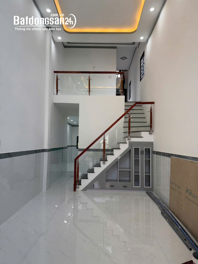 Bán nhà P. Biên Hòa, 4x18m, 1 trệt 1 lửng, tặng nội thất cao cấp, giá 2.35 tỷ.