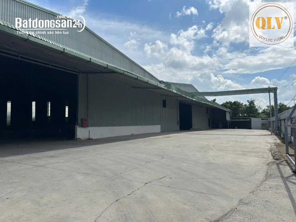 Nhà xưởng TP. Tân Uyên 3.300m², trạm điện 400 KVA, container ra vào thuận tiện.