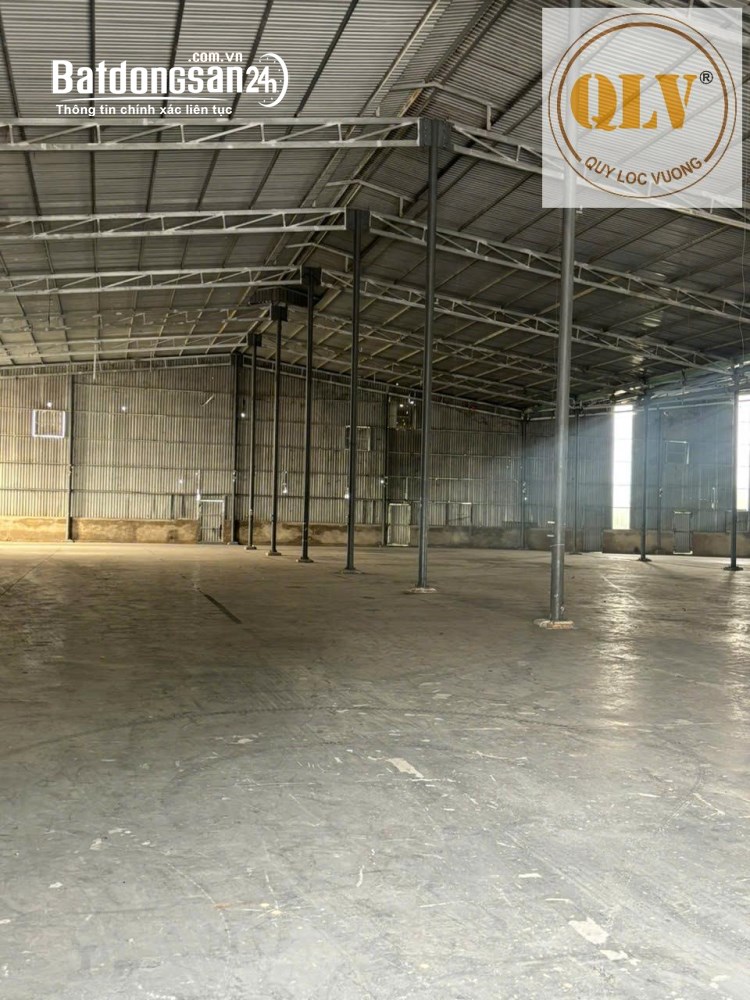 Nhà xưởng TP. Tân Uyên 3.300m², trạm điện 400 KVA, container ra vào thuận tiện.