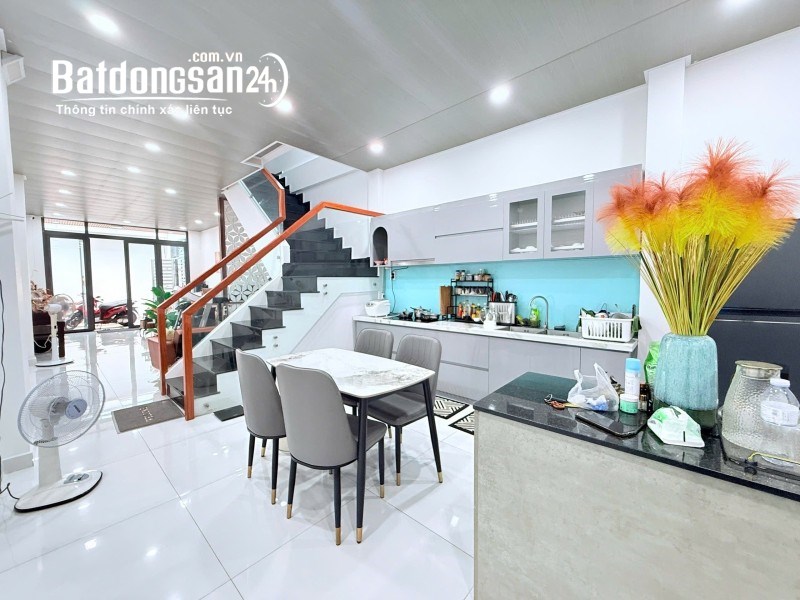 Bán nhà Trịnh Đình Trọng, Tân Phú 78m², sổ hồng riêng, 2 phòng ngủ, pháp lý chuẩn, giá 6,9 tỷ.