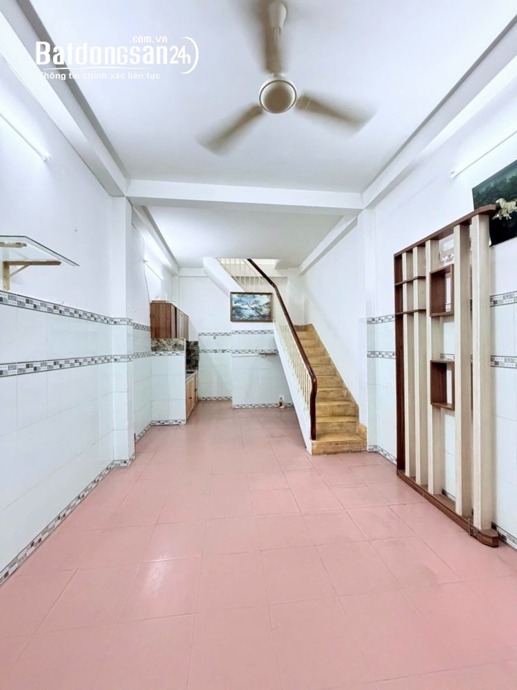 Bán nhà Bùi Thế Mỹ Tân Bình, 32m2, giá nhỉnh 5.3 tỷ, 3 tầng, nhà mới đẹp, sổ hồng riêng.
