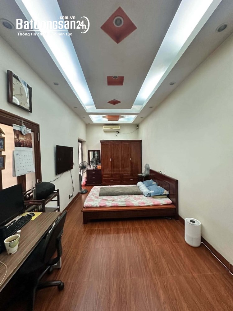 Bán nhà 41m², lô góc 4 tầng, ngõ thông, giá hơn 8 tỷ. Phường Đống Đa, Hà Nội.