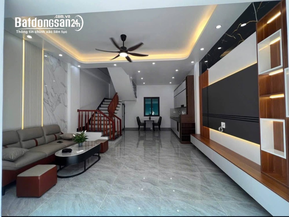 Bán nhà Phan Chu Trinh, Hải Dương, 3 tầng, 3PN, sổ hồng chính chủ, mặt tiền 5m, cách phố 20m.